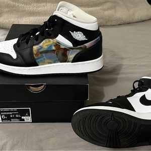 Air Jordan 1 Mid Older Kids
